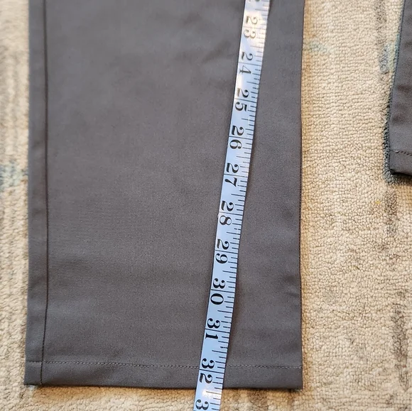 Mens Taylrd Pants. Gray. Size 32x32. NWT.